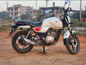 বাজাজ ভি১৫ ২০১৮ সাদা