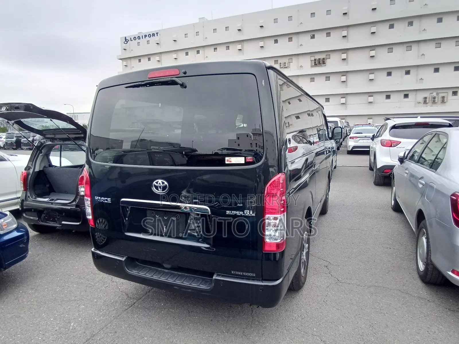 Toyota HiAce 2023 Black