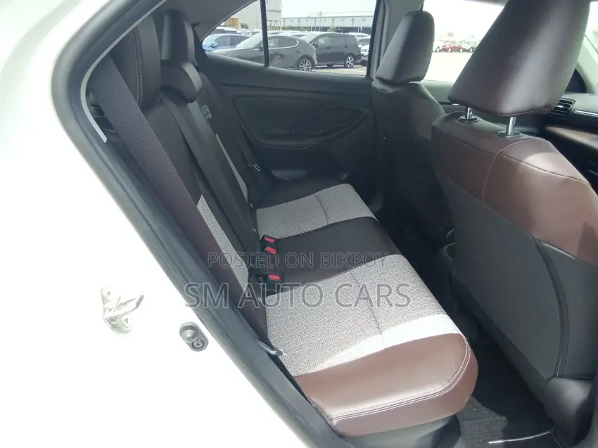 Toyota Yaris Cross 1.5 Hybrid FWD 2021 Pearl