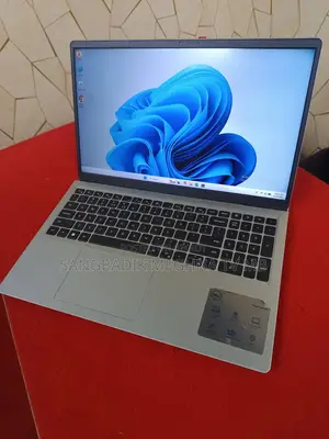 Laptop Dell 4GB Intel SSD 500GB