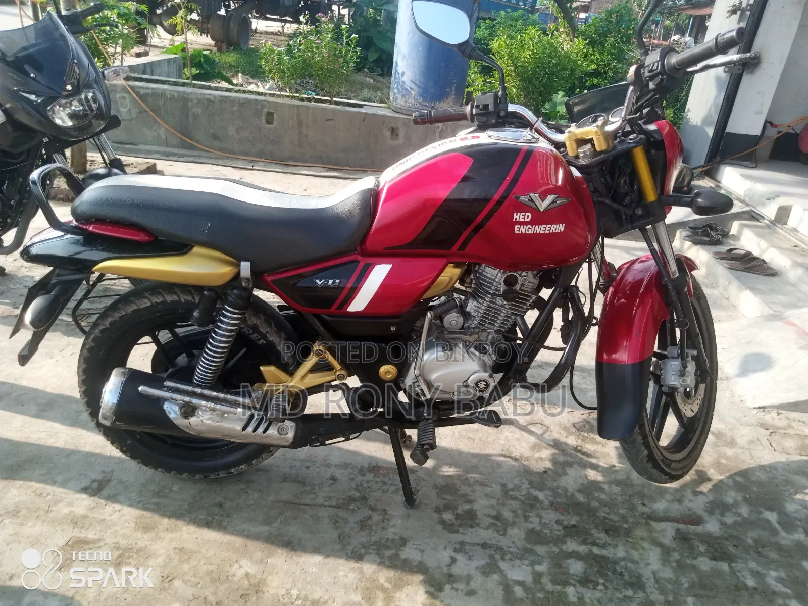 Bajaj V15 2016 Red