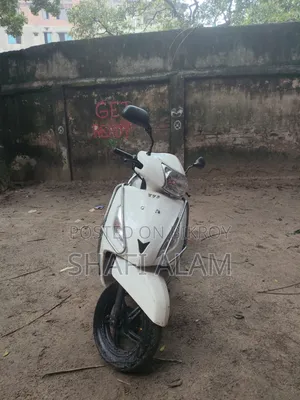 টিভিএস ২০১৬ সাদা