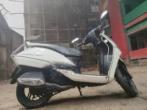 টিভিএস ২০১৬ সাদা