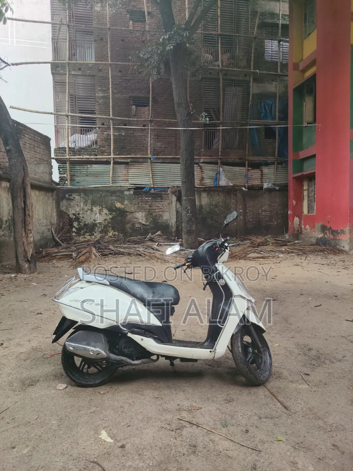 টিভিএস ২০১৬ সাদা
