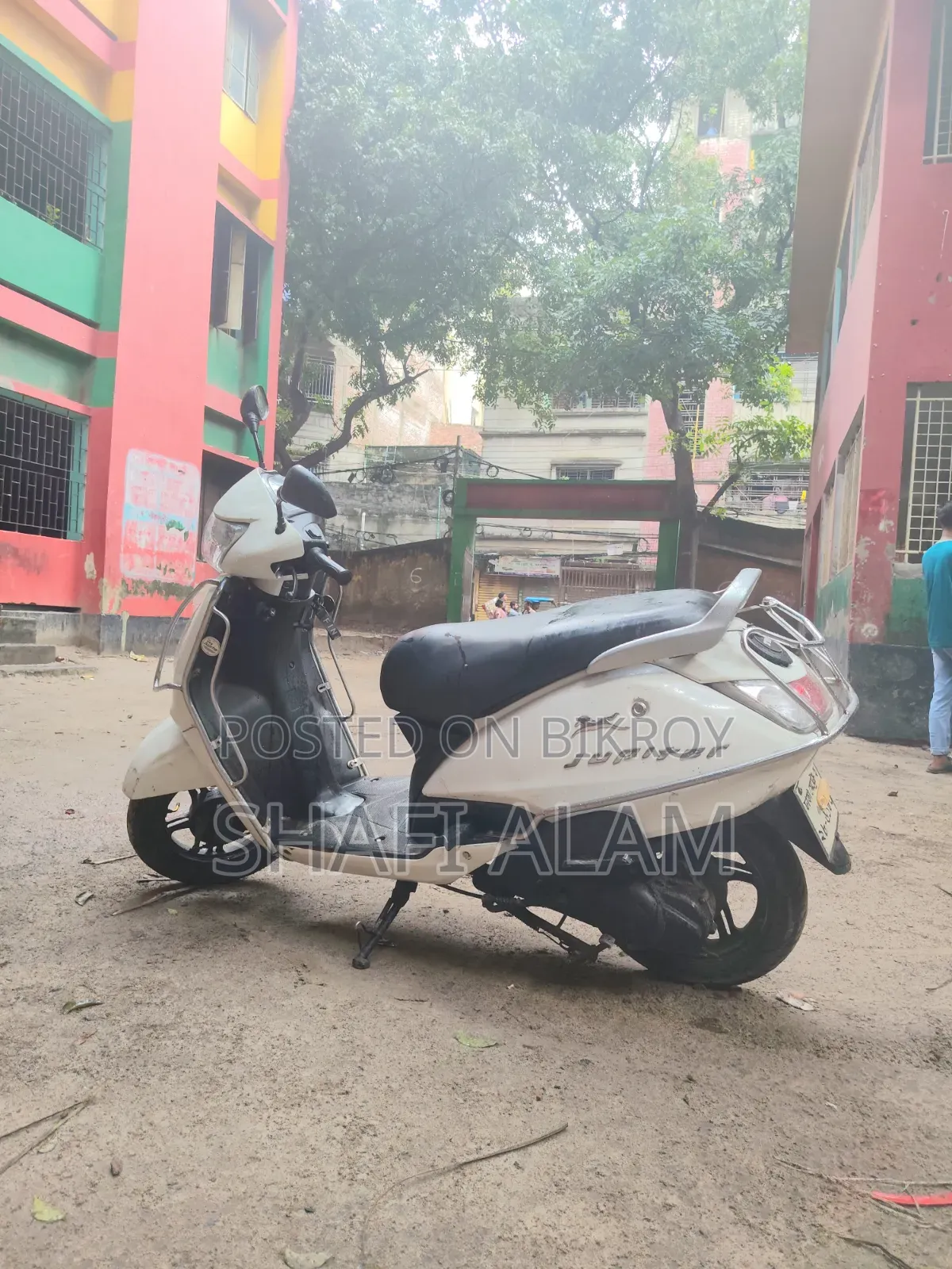 টিভিএস ২০১৬ সাদা