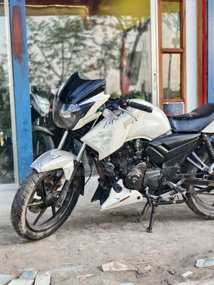 টিভিএস অ্যাপাচি আরটিআর ১৬০ ২ভি ২০১৫ সাদা