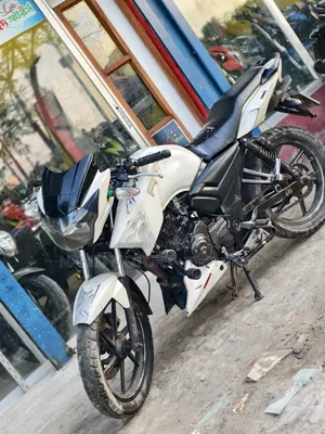 টিভিএস অ্যাপাচি আরটিআর ১৬০ ২ভি ২০১৫ সাদা