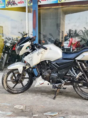 টিভিএস অ্যাপাচি আরটিআর ১৬০ ২ভি ২০১৫ সাদা