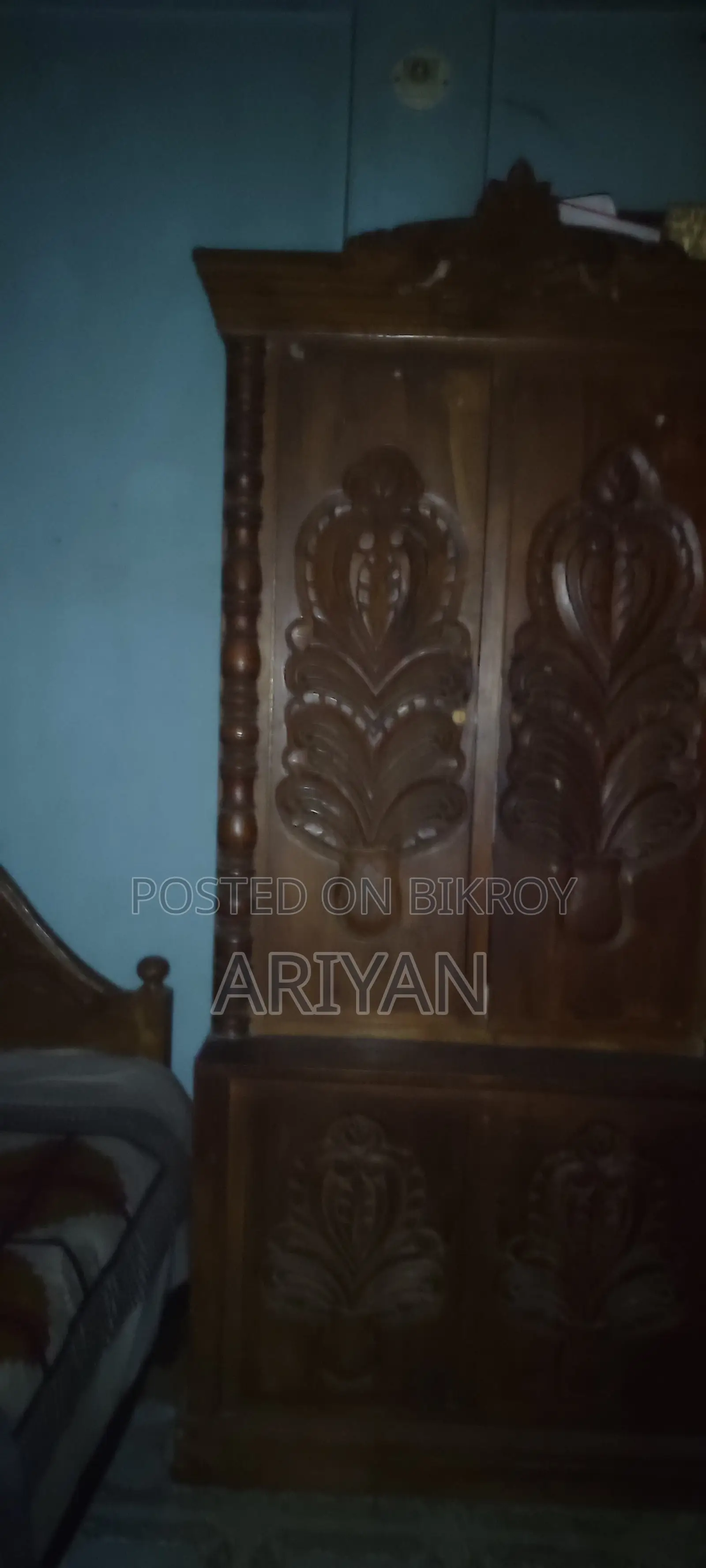 টু ডোর আলমারি