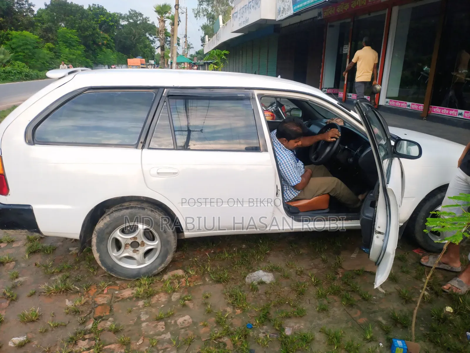 Toyota Corolla 2001 White