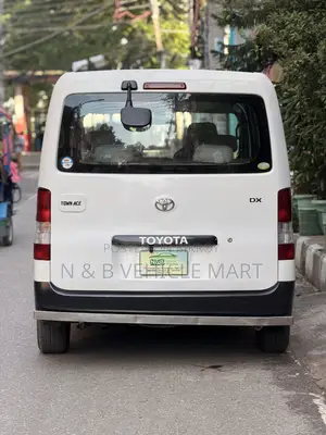 টয়োটা টাউনএস ২০১০ হোয়াইট
