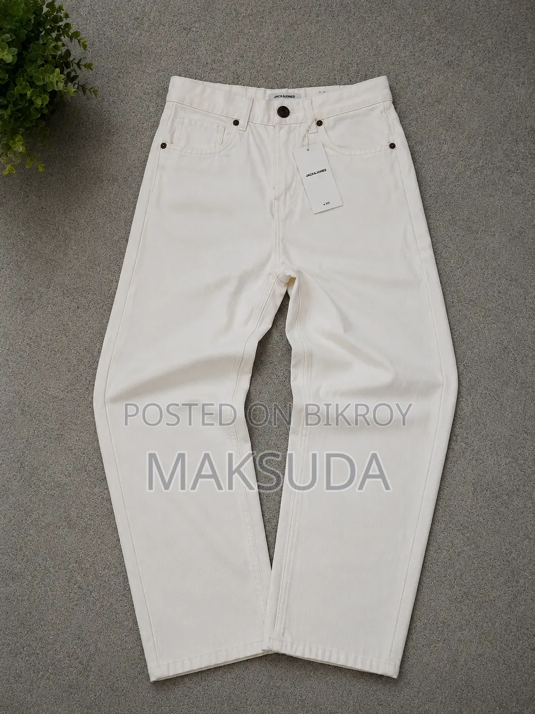 Brand : Jack Jones Jeans Color :White Size: 28 Dm for Order