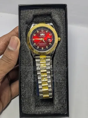 এই ঘড়িটি এক পলকেই সবার নজর কাড়বে।