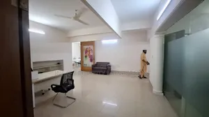 ২৪০০ বর্গফুট অফিস স্পেস ভাড়া গুলশান ১ সুন্দর ভিউ