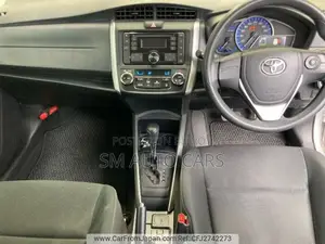 Toyota Corolla Fielder 1.5 Hybrid FWD 2022 Silver