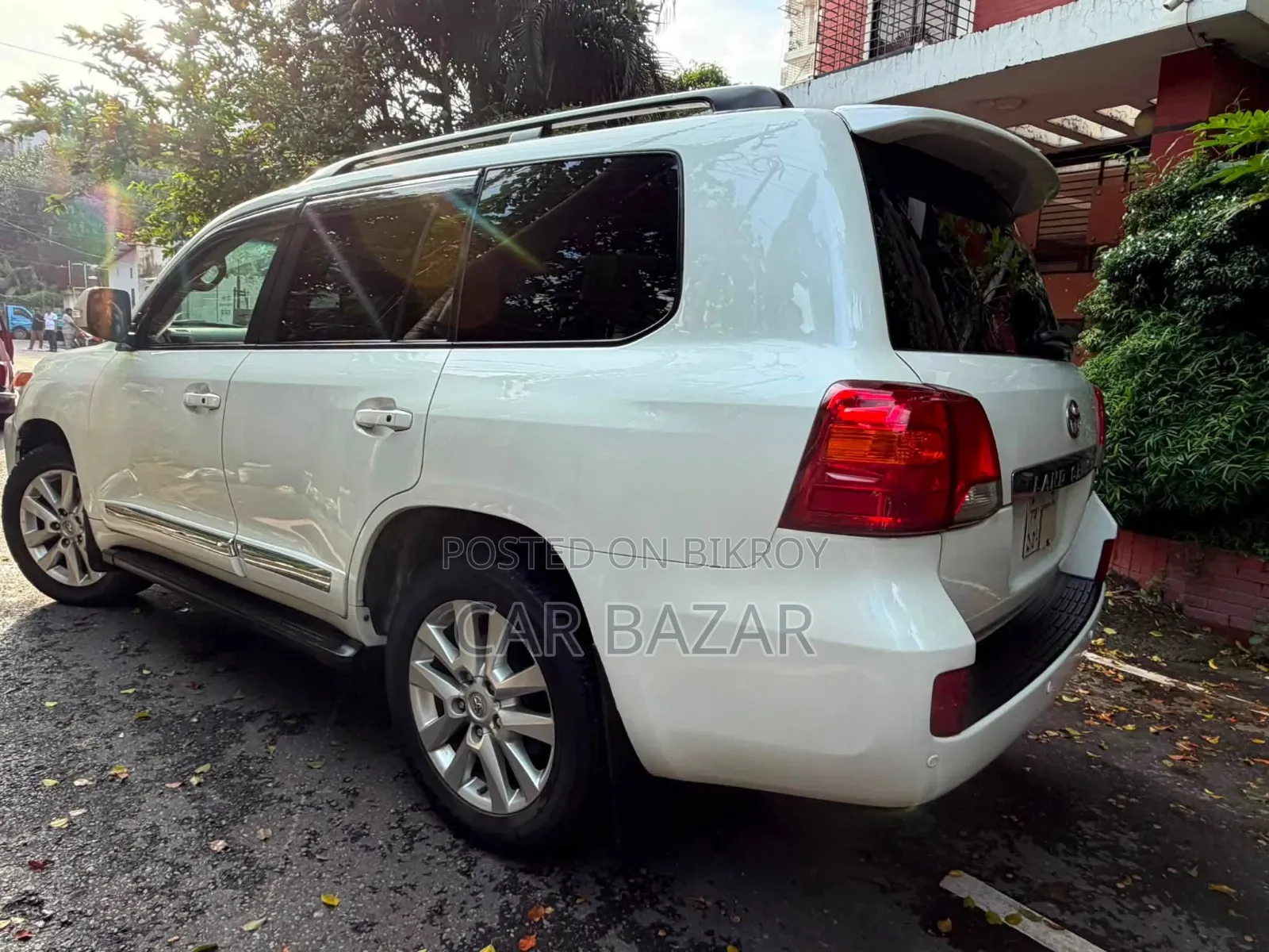 টয়োটা ল্যান্ড ক্রুজার ৪.৫ ভি৮ ভিএক্সআর ২০১৫ সাদা