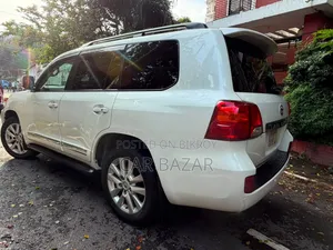টয়োটা ল্যান্ড ক্রুজার ৪.৫ ভি৮ ভিএক্সআর ২০১৫ সাদা