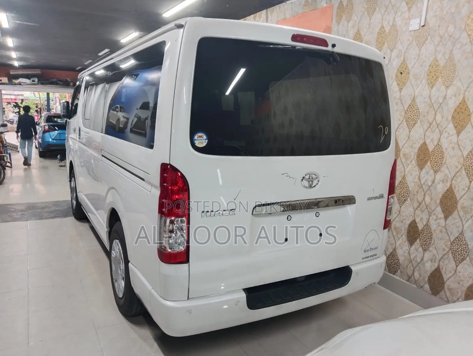 Toyota HiAce 2021