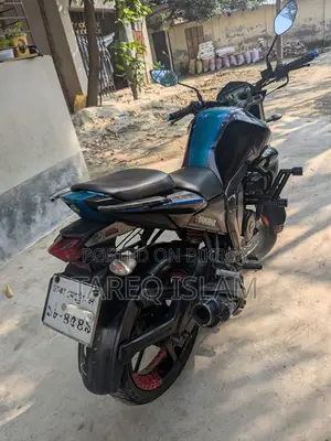 ইয়ামাহা এফজেড ২০১৬ কালো
