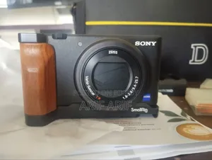 Sony Zv 1 DSLR Camera Lexar 128gb Memory 4 Batteries New/Unused