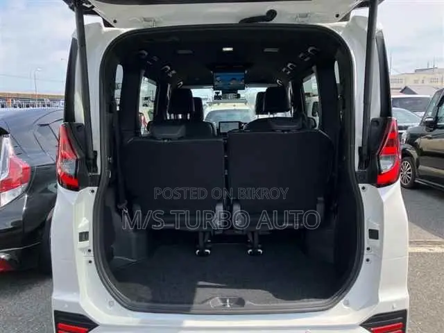 Toyota Noah 2024 Pearl