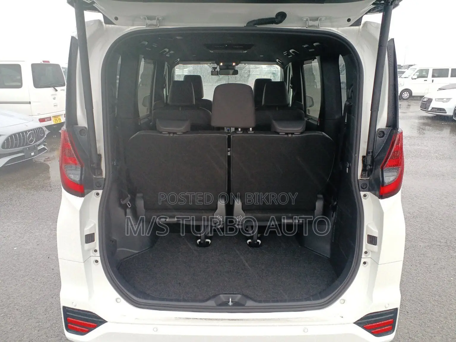 Toyota Noah 2024 Pearl