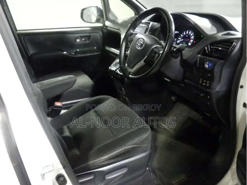 Toyota Noah 1.8 FWD Hybrid (7 Seater) 2021 Pearl