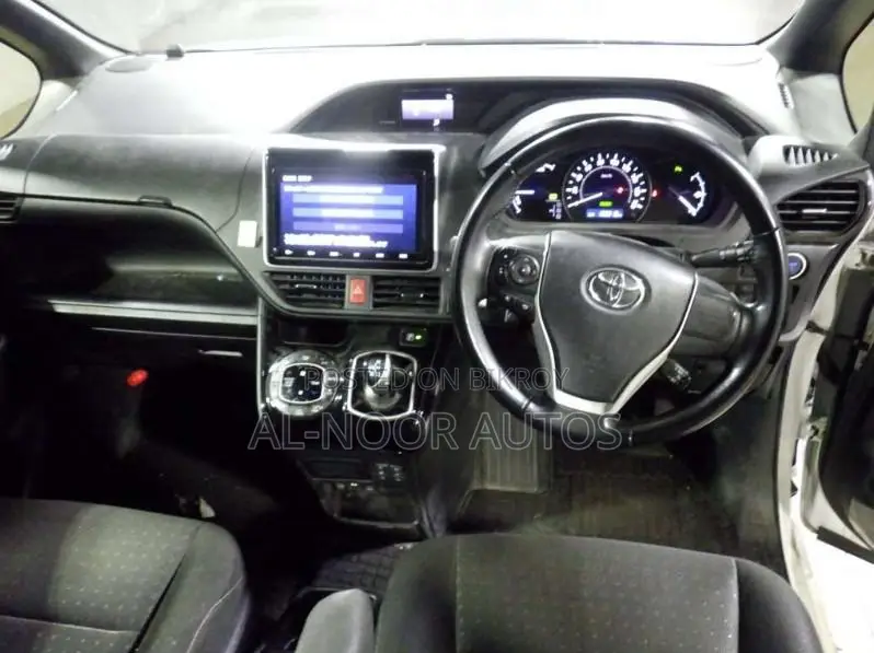 Toyota Noah 1.8 FWD Hybrid (7 Seater) 2021 Pearl