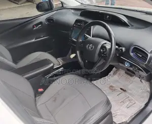 Toyota Prius 2018 Pearl