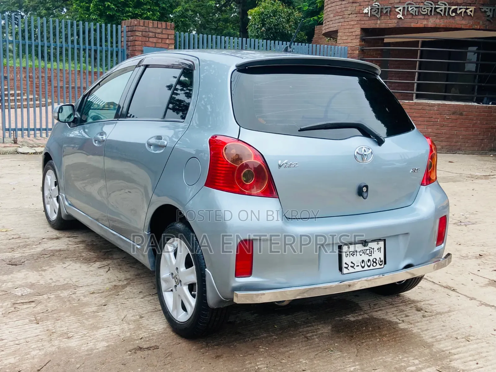 Toyota Vitz 2010 Gray