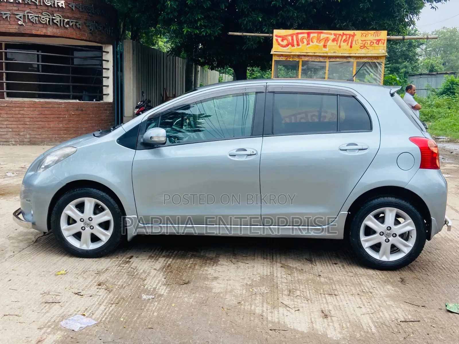 Toyota Vitz 2010 Gray