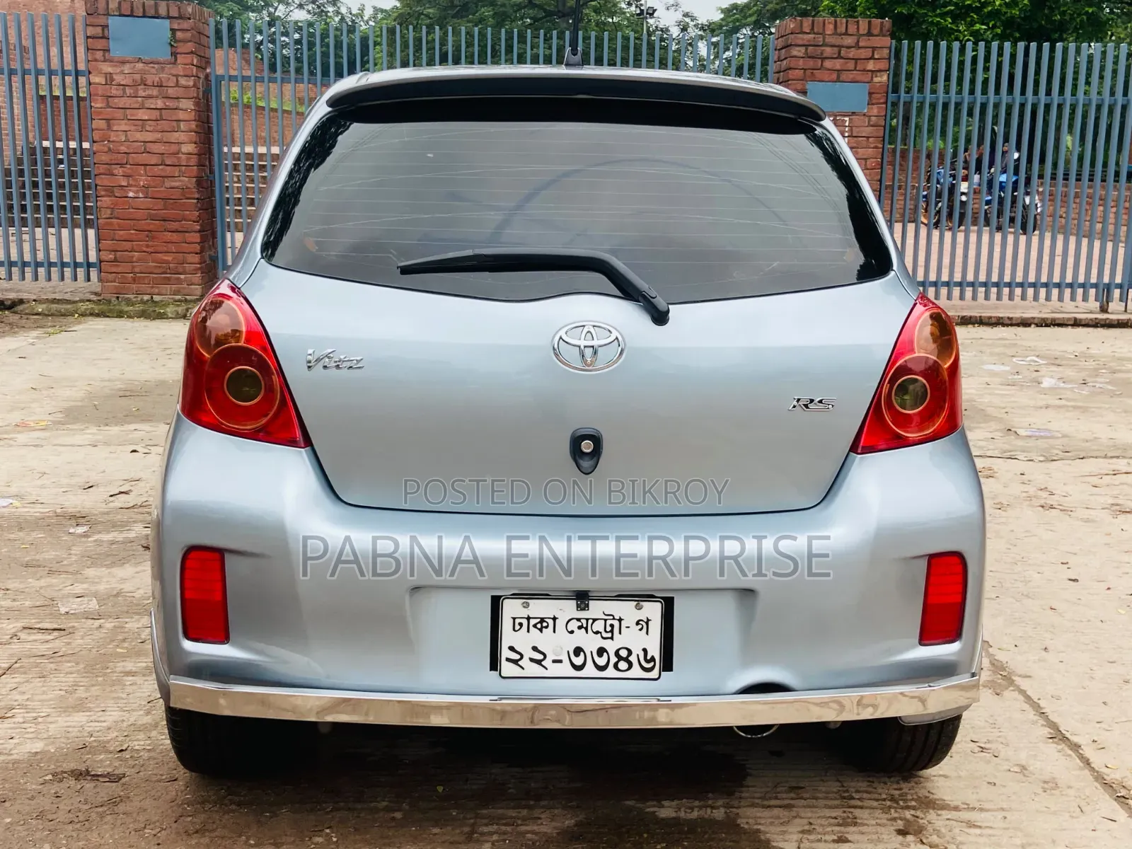 Toyota Vitz 2010 Gray