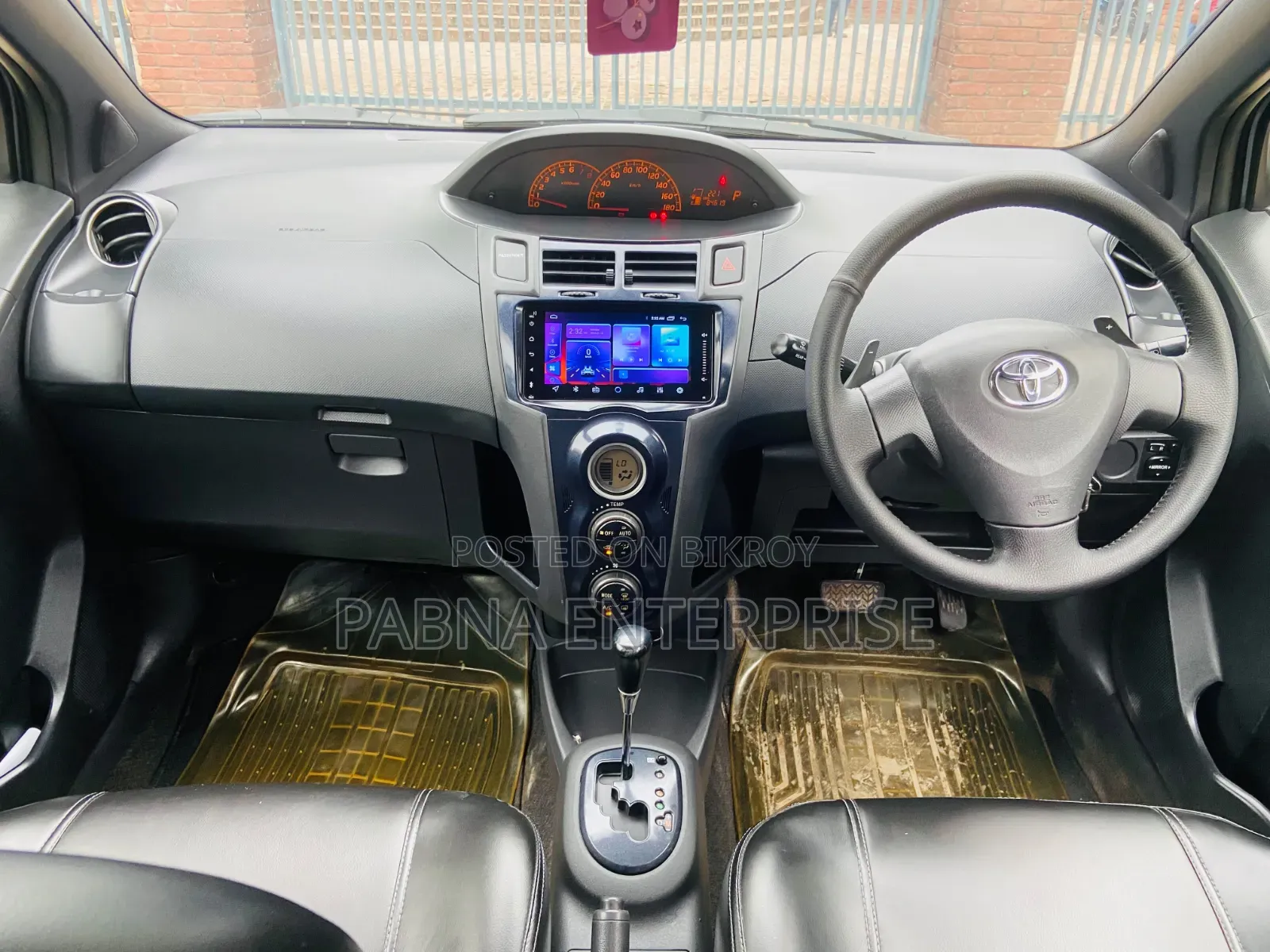 Toyota Vitz 2010 Gray