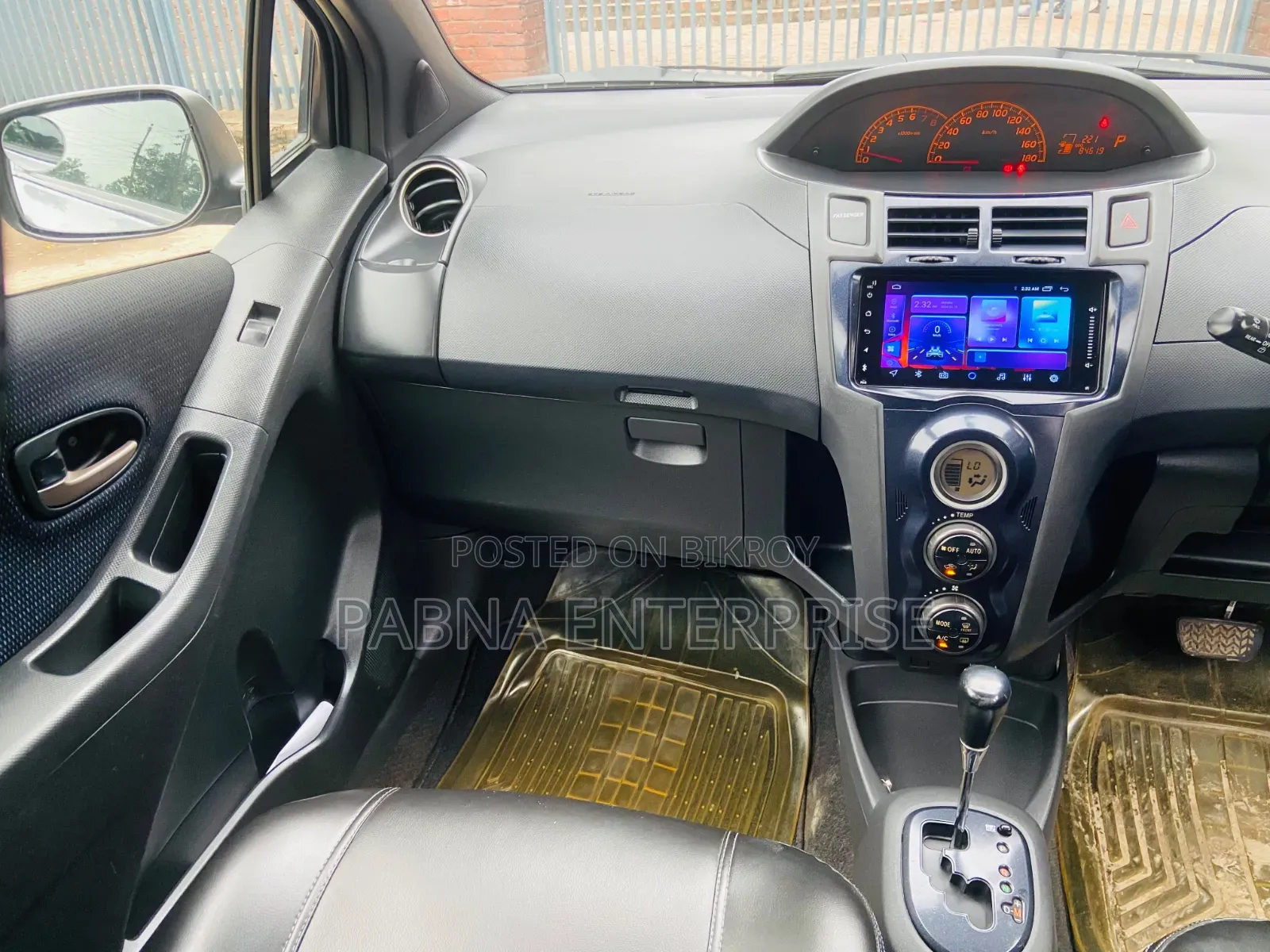 Toyota Vitz 2010 Gray