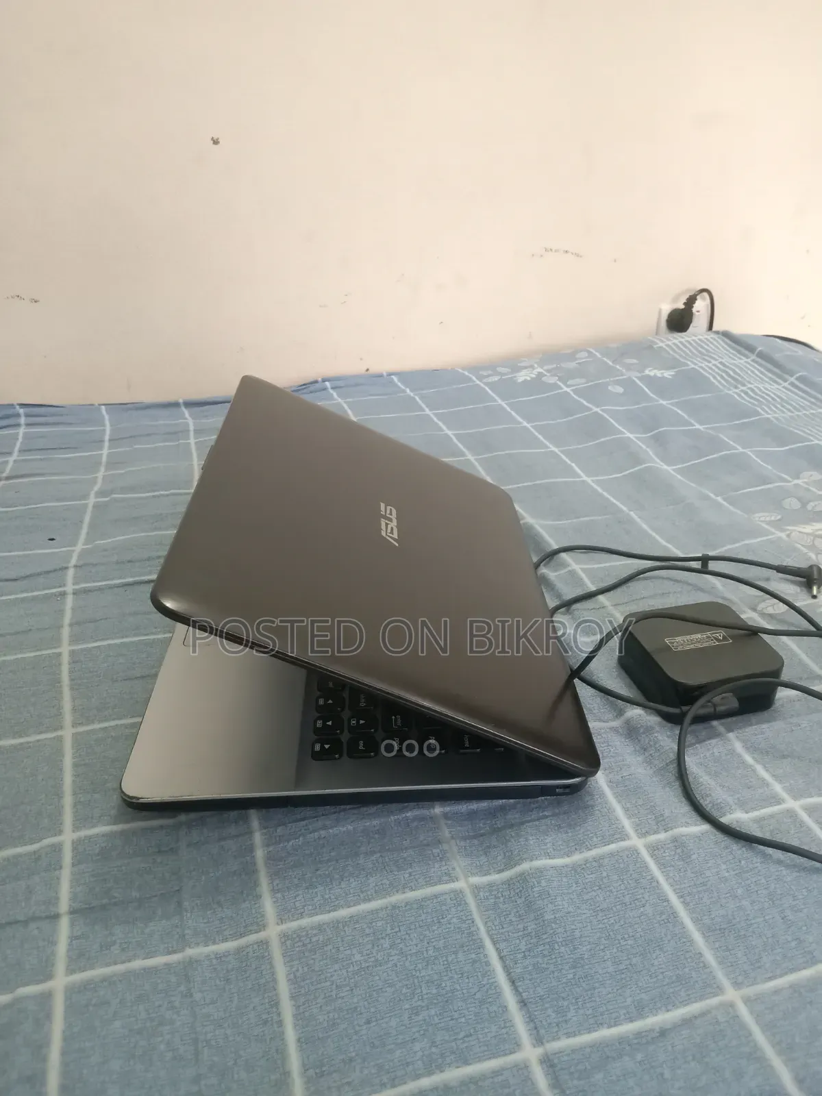 Laptop ASUS 4GB RAM 128GB SSD