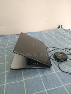 Laptop ASUS 4GB RAM 128GB SSD