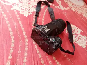 Canon EOS 200D + Canon EF-S 18-135mm IS USM (Full Package) for sale