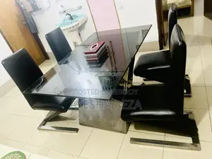 ডাইনিং টেবিল