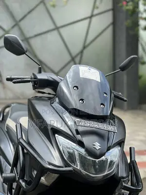 Suzuki 2022 Black