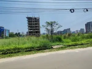 এন ব্লক ১২ কাঠা দক্ষিণ/উত্তরমুখী প্লট বিক্রয় ৩০০ ফিটের কাছে