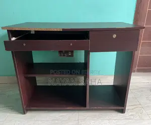 কম্পিউটার টেবিল