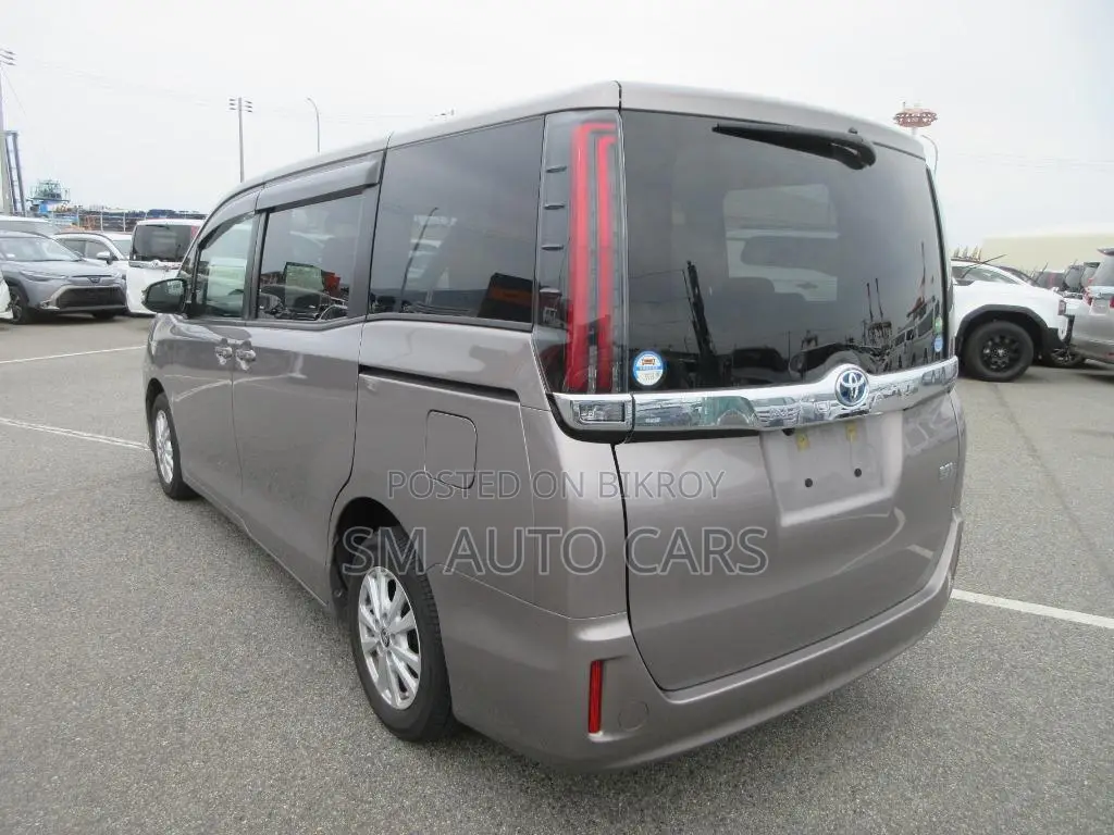 Toyota Noah 1.8 FWD Hybrid (7 Seater) 2021 Beige