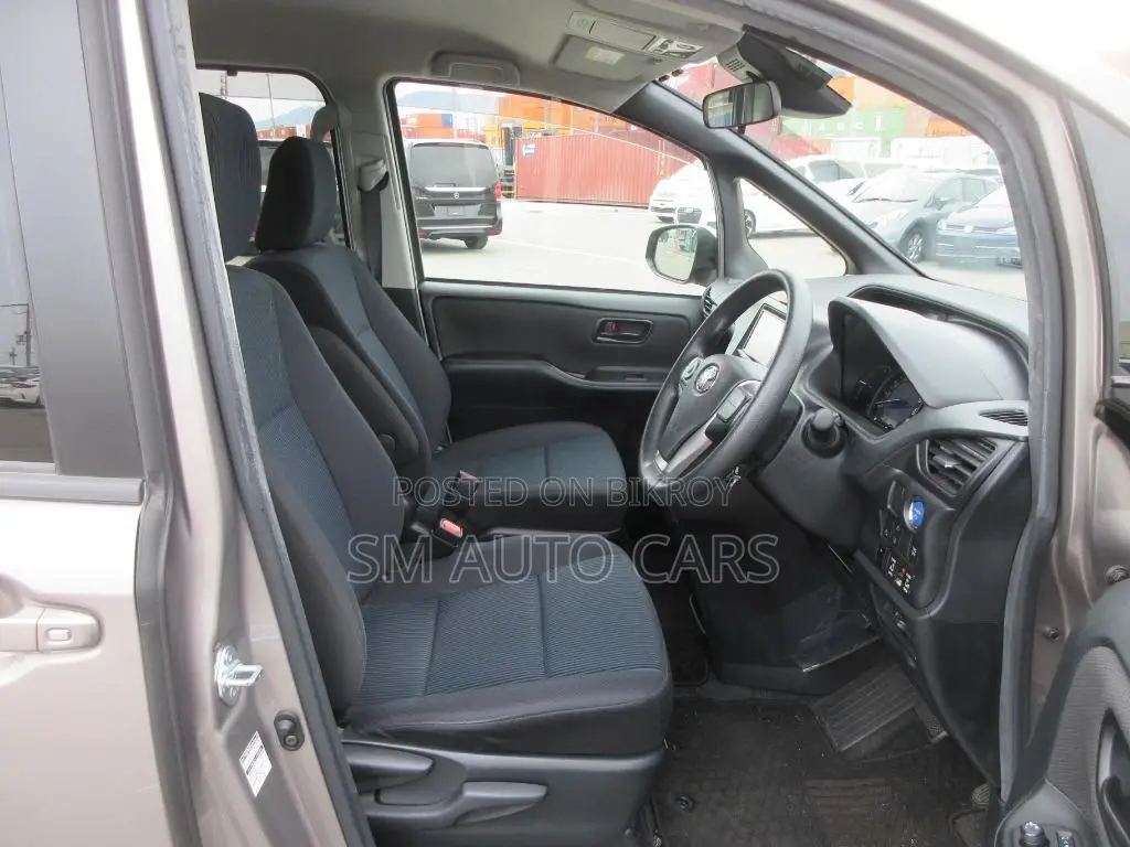 Toyota Noah 1.8 FWD Hybrid (7 Seater) 2021 Beige