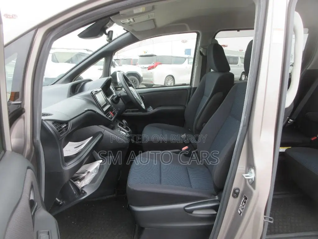 Toyota Noah 1.8 FWD Hybrid (7 Seater) 2021 Beige