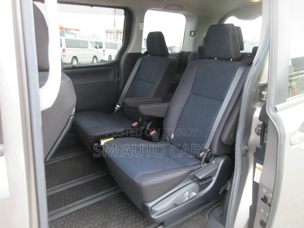 Toyota Noah 1.8 FWD Hybrid (7 Seater) 2021 Beige