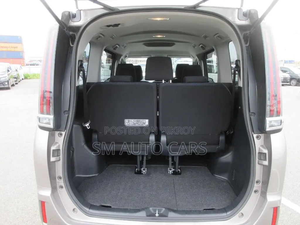Toyota Noah 1.8 FWD Hybrid (7 Seater) 2021 Beige