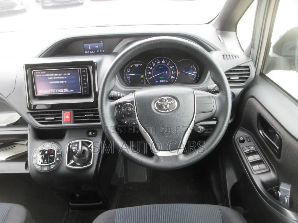 Toyota Noah 1.8 FWD Hybrid (7 Seater) 2021 Beige