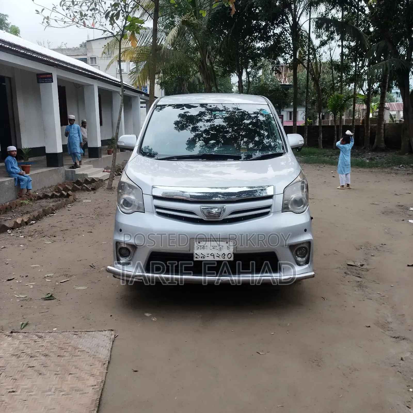 Toyota Noah 2012 Silver