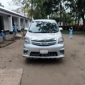 Toyota Noah 2012 Silver