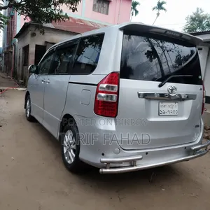Toyota Noah 2012 Silver